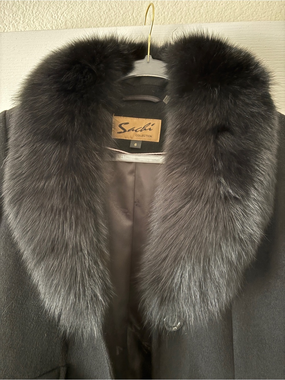 Elegant Sachi collection winter coat with genuine fox fur. size 6